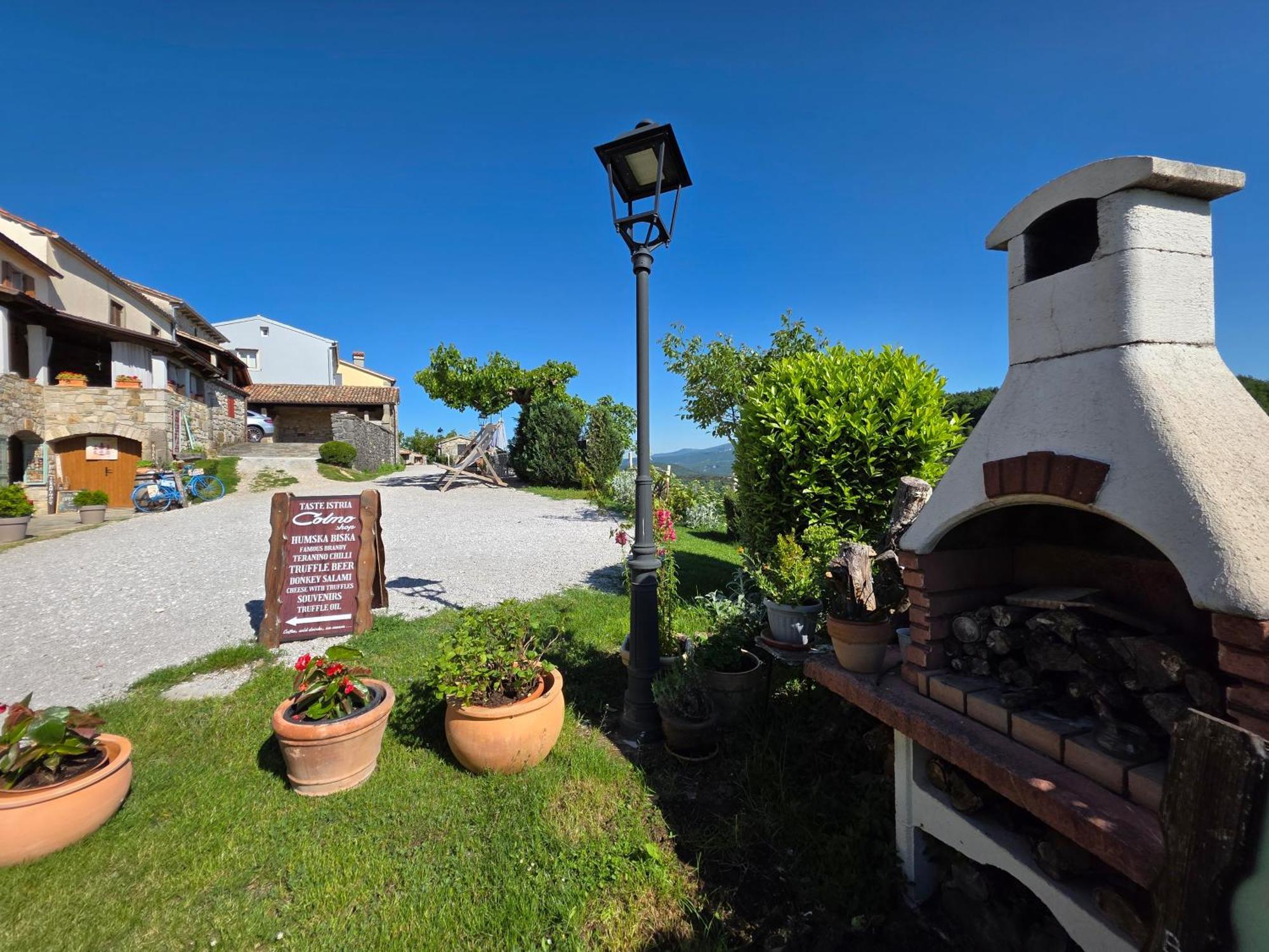 Apartment Hum-The Smallest Town In The World Εξωτερικό φωτογραφία